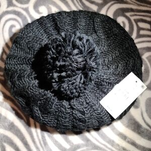 Steve Madden Cable Knit Black Beret w/Yarn pom NWT